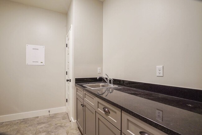 Building Photo - 4790 McGill Ct