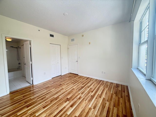 Building Photo - 5800 W Sample Rd