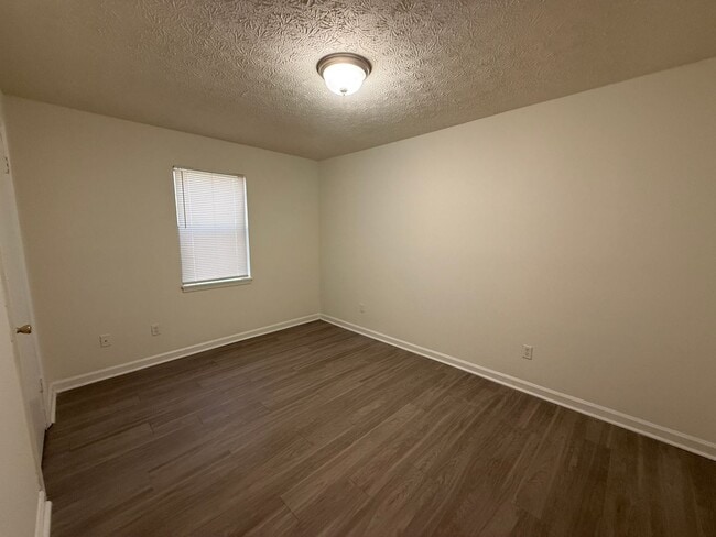 Building Photo - 116/118 Lake Dr