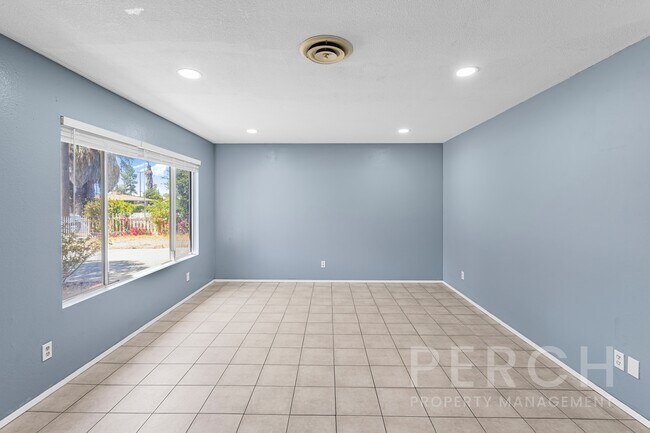 Building Photo - 41344 Mayberry Ave