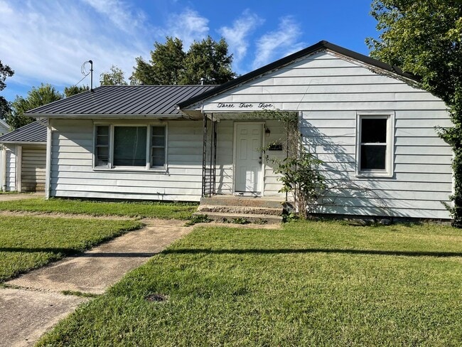 Primary Photo - 2 BEDROOM 1 BATHROOM HOUSE FOR RENT