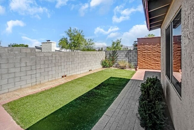 Building Photo - Vaulted Elegance in Old Spanish Trail