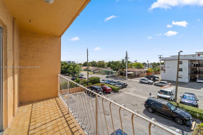 Building Photo - 6200 W Flagler St