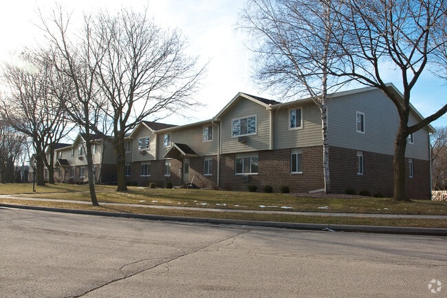 Building Photo - Tudor Oaks Apartments