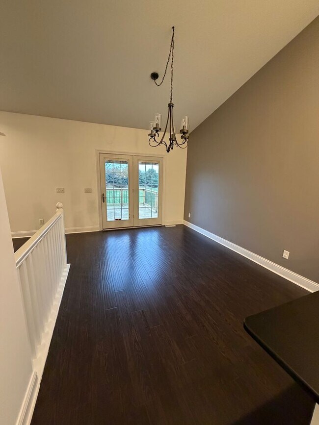 Building Photo - 4 BED 3 1/2 BATH HOUSE