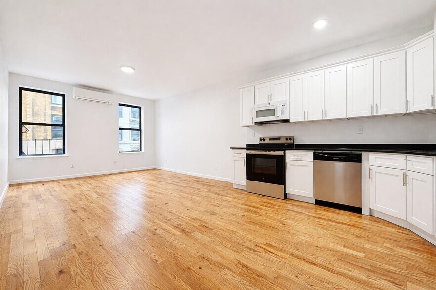 Building Photo - 346 W 52nd St