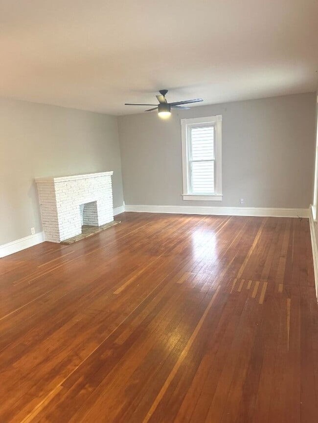 Building Photo - Beautiful 3 Bed/2 Bath in Downtown Colorado Springs!