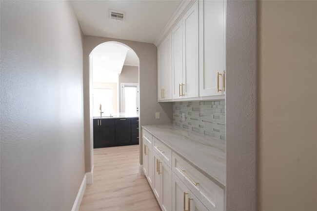 Building Photo - 32726 Tall Oaks Way