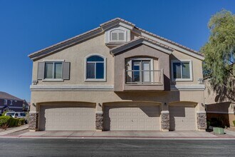 Building Photo - ** COMING SOON!!! ** Charming Henderson Townhome with Double-Sided Fireplace, Stainless Steel Kit...