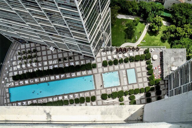 Building Photo - 475 Brickell Ave
