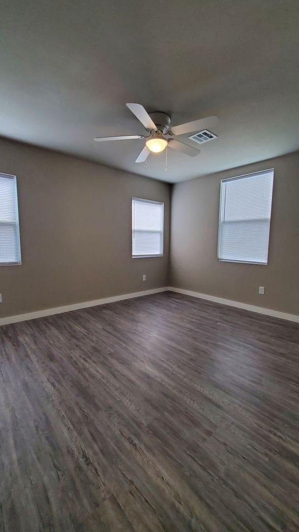 Building Photo - (2) Bed/(1) Bath Available NOW! Updated!