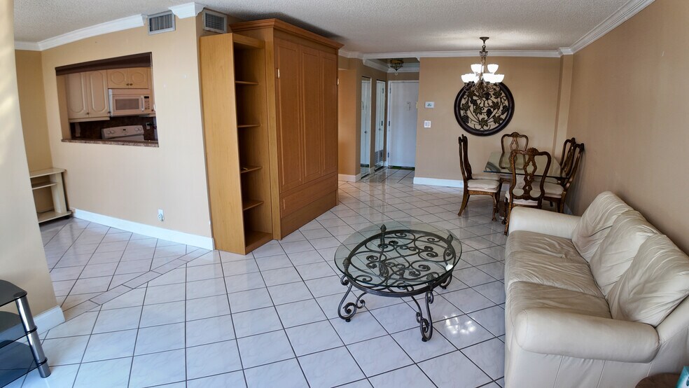 Building Photo - 2017 S Ocean Dr