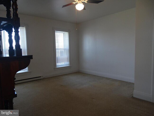 Building Photo - 130 S Antrim Way