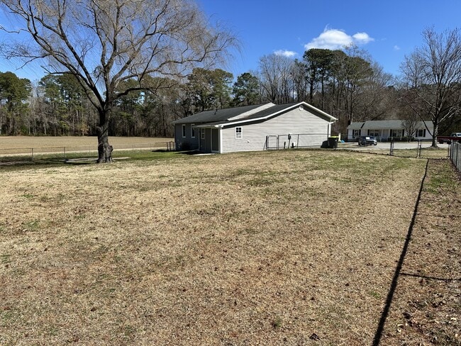 Building Photo - 115 Fieldcrest Dr