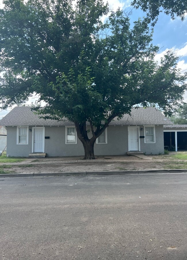 Building Photo - 406 22nd St