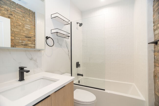 Building Photo - 2254 N Sawyer Ave