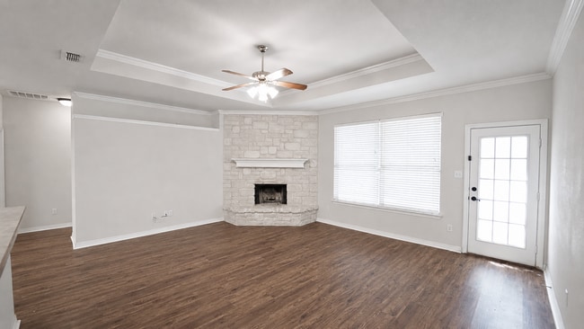 Building Photo - 2310 Summer Brook Dr