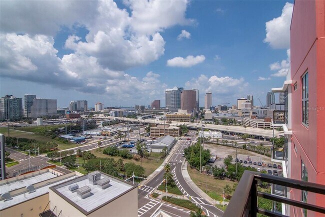 Building Photo - 1120 E Kennedy Blvd