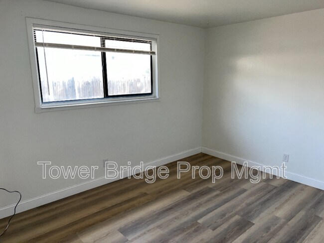 Building Photo - 1328 School St