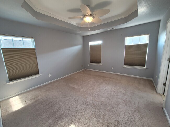 Building Photo - 4969 Almandine Ave