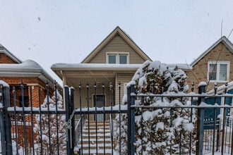 Building Photo - 2446 W 69th St