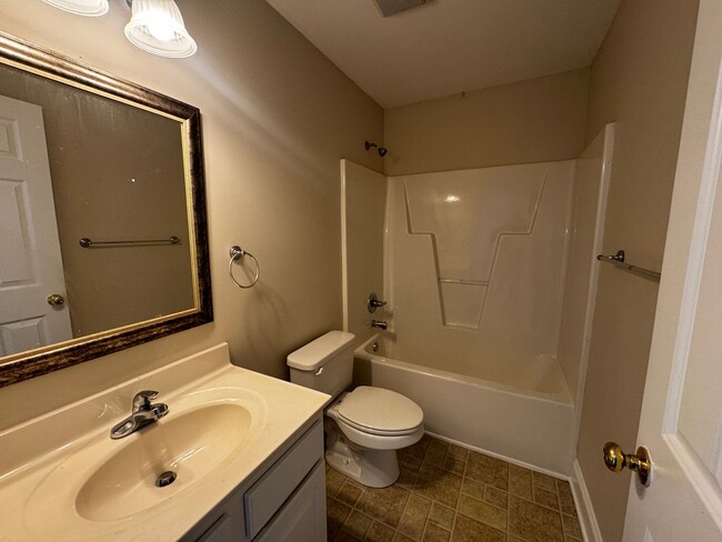 Building Photo - 181 New Hampshire Ct