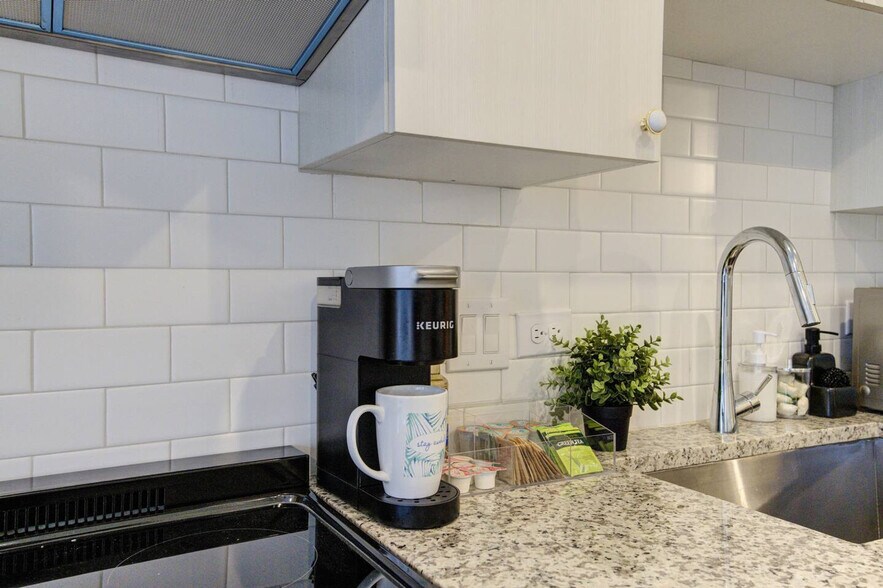 Building Photo - 18210 Park Row Blvd