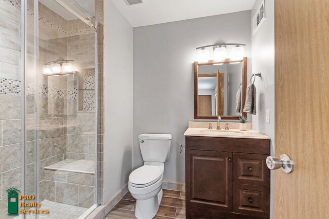Building Photo - 4 Bedroom Home in Burnsville
