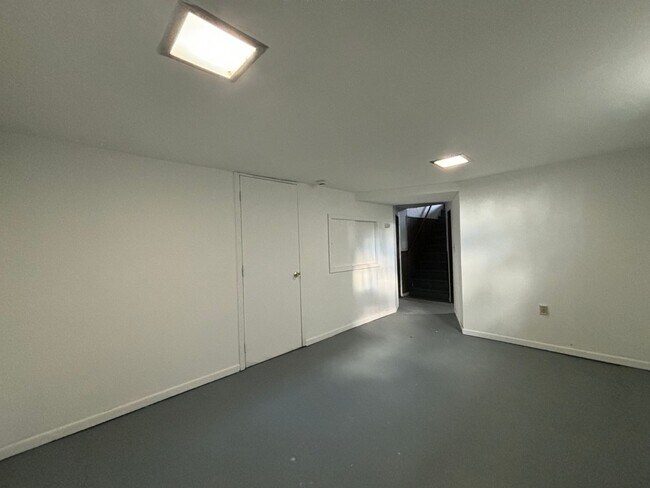 Building Photo - 4 bedroom, 2 bathroom home in the peaceful community of Mahtomedi access to White Bear Lake