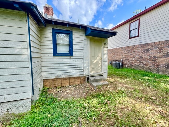 Building Photo - 2263 Hunter Ave