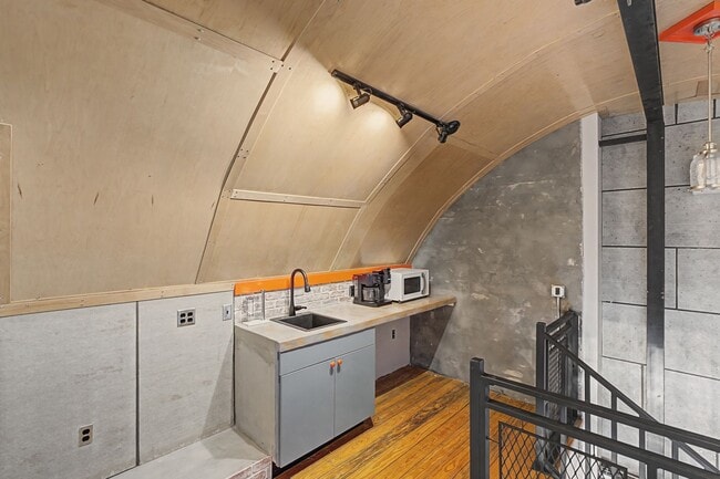 Building Photo - 2204 Austin Ave