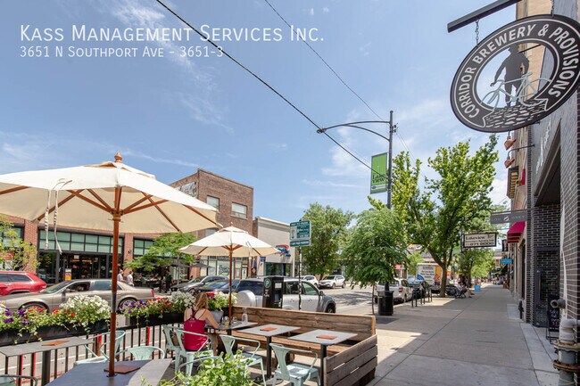 Building Photo - Newer Construction Prime Southport Corrido...