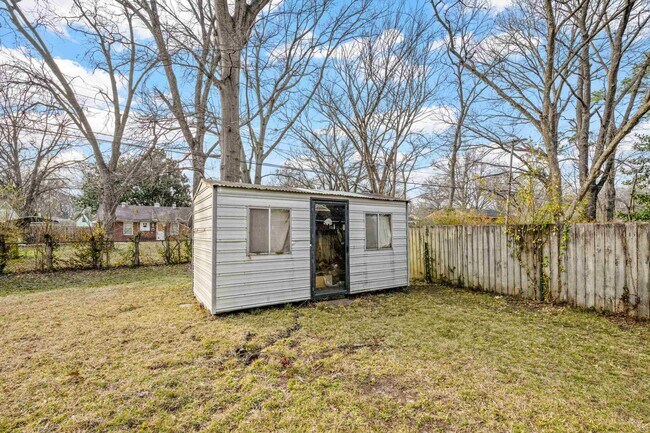 Building Photo - 1453 Colonial Rd