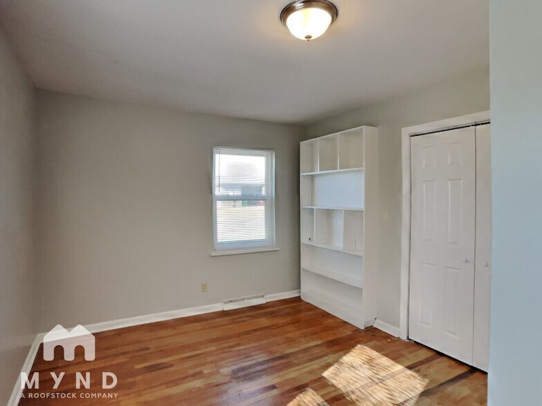 Building Photo - 617 5th Way