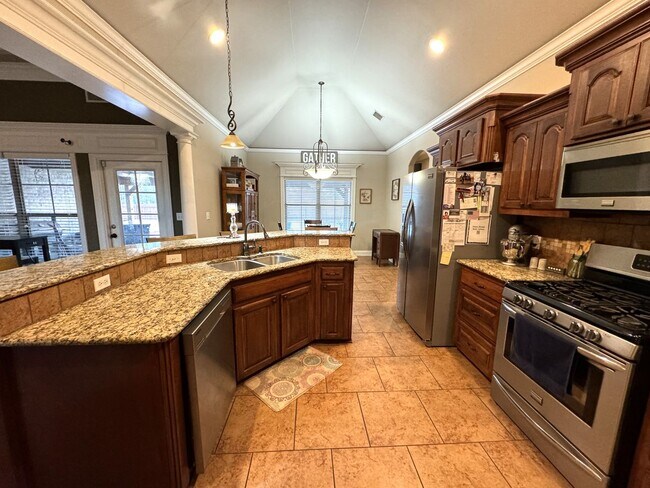 Building Photo - 304 Boulder Dr