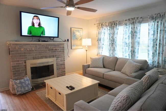 Building Photo - 101 W Meyran Ave