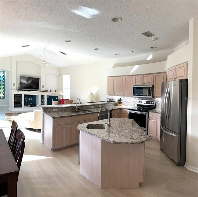 Building Photo - 8870 Huntington Pointe Dr