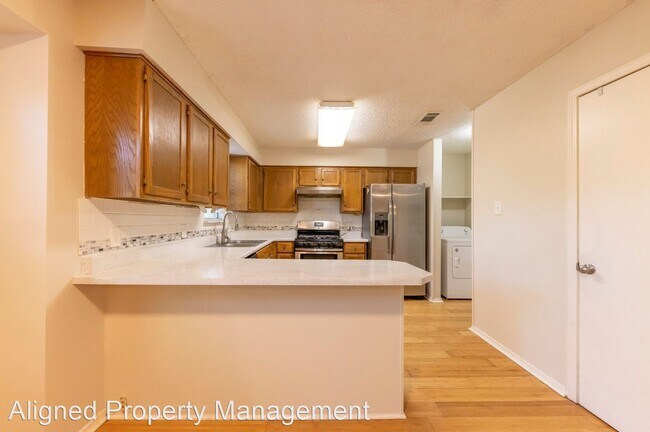 Building Photo - 4 br, 2 bath House - 1715 Calgary Trail