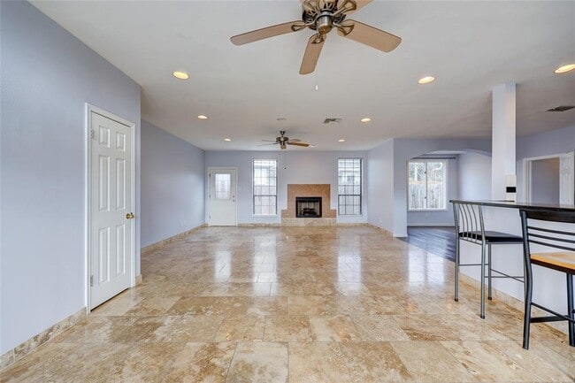 Building Photo - 809 Castle Ridge Rd