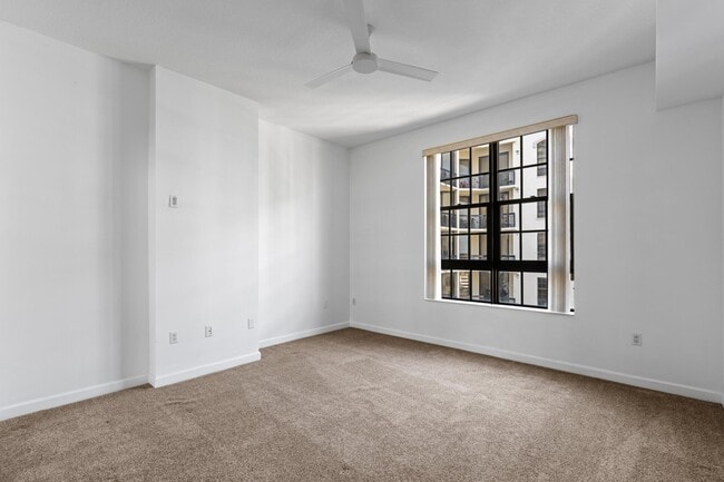 Building Photo - 801 S Olive Ave