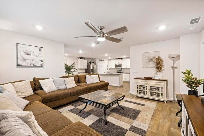 Building Photo - Updated and Move In Ready 4/2 in Cantonment