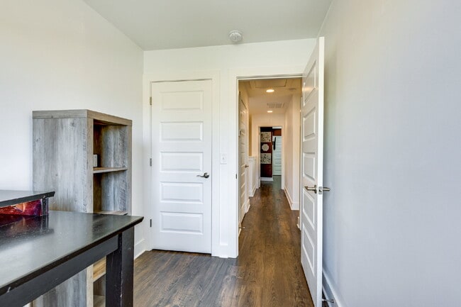 Building Photo - Convenient Nashville Rental Near Percy Pri...