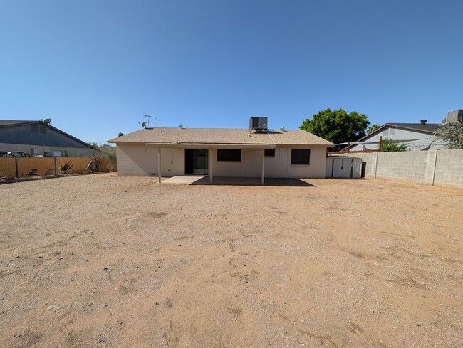 Building Photo - North Phoenix 3/2 Block Home on Large Lot