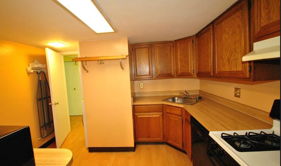 Building Photo - 1422 Northgate Sq