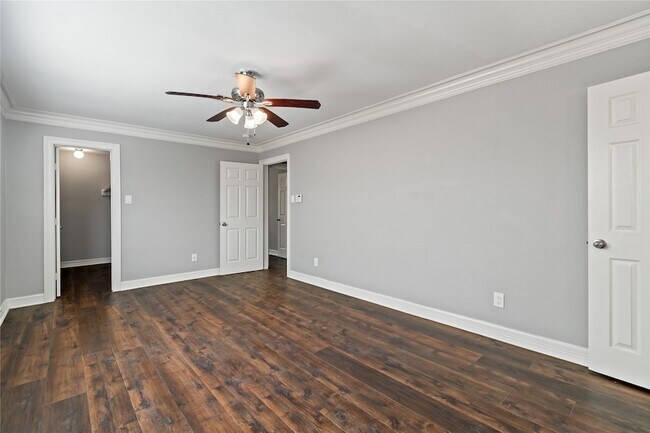 Building Photo - 5806 Ludington Dr