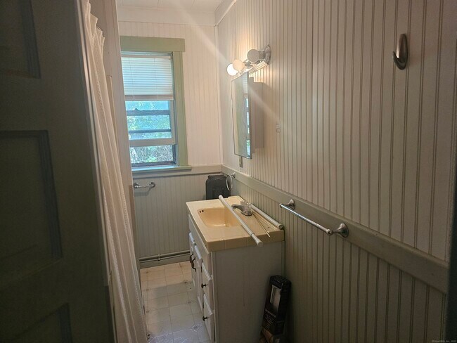 Building Photo - 32 Latham St