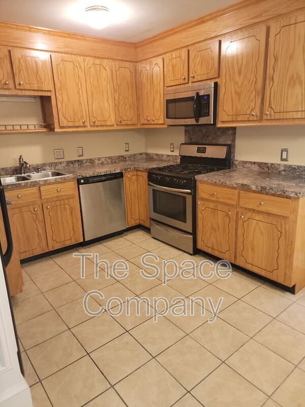 Building Photo - 995 King St