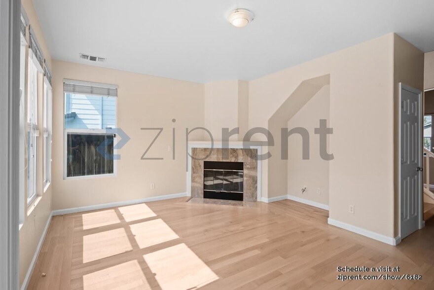 Building Photo - Unit