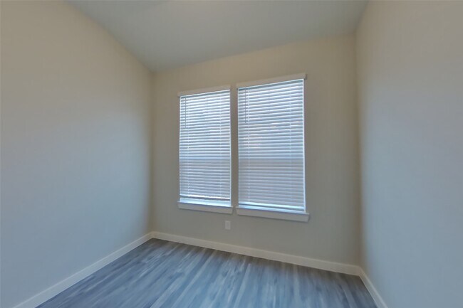 Building Photo - 9835 Willow Creek Commerce Dr