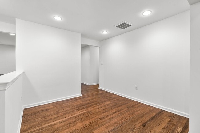 Building Photo - 3BR/4BA - Silver Spring Rambler on Quiet Cul-de-Sac Near Sligo Creek Park